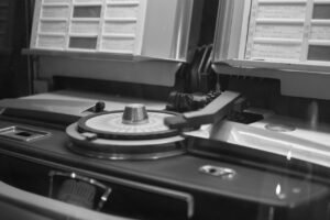 music-record-player-b-w-black-and-white-21088-21088.jpg